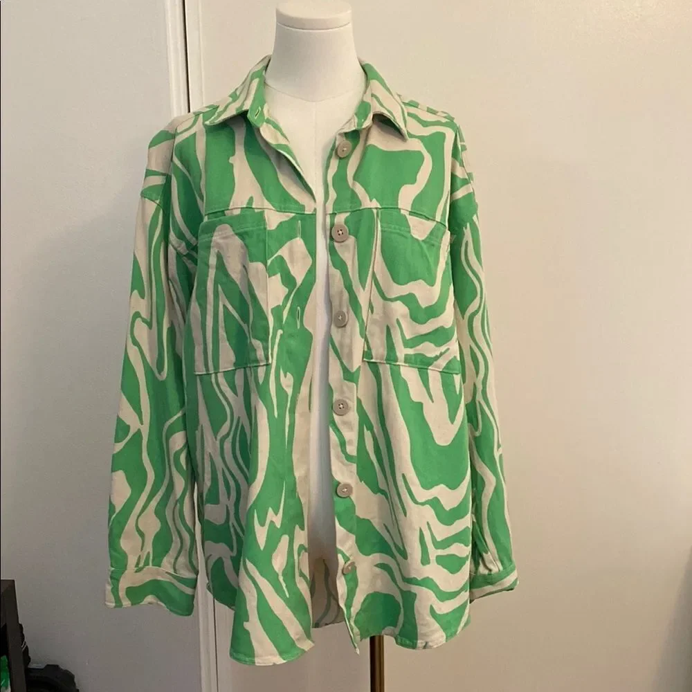 Monki Cotton Twill Swirl Print Shirt in Green Size Small - Picture 4 of 13